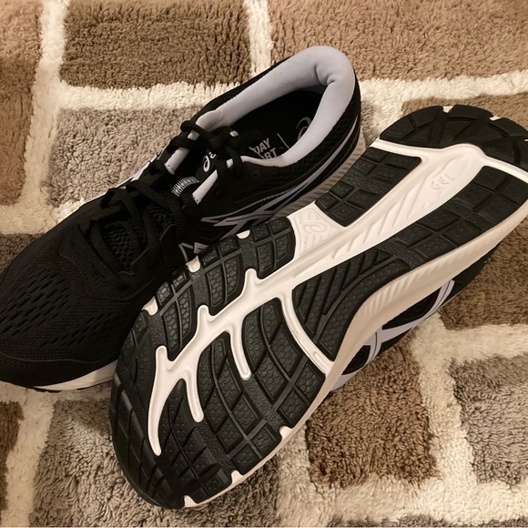 ASICS Brand New Gel Contend 7 / Lovely Lilac in Black / Size 11 - Picture 2 of 6